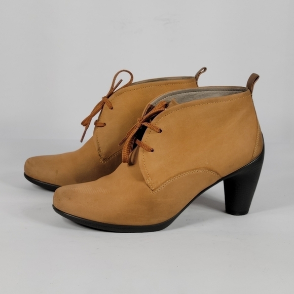 Ecco Heeled Boots # 245 Size EU 39 (US 8/8.5) - Picture 1 of 11